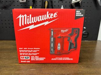Milwaukee M12 3/8 in. Crown Stapler