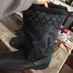 Snow Boots Size 8 1/2 Womens 