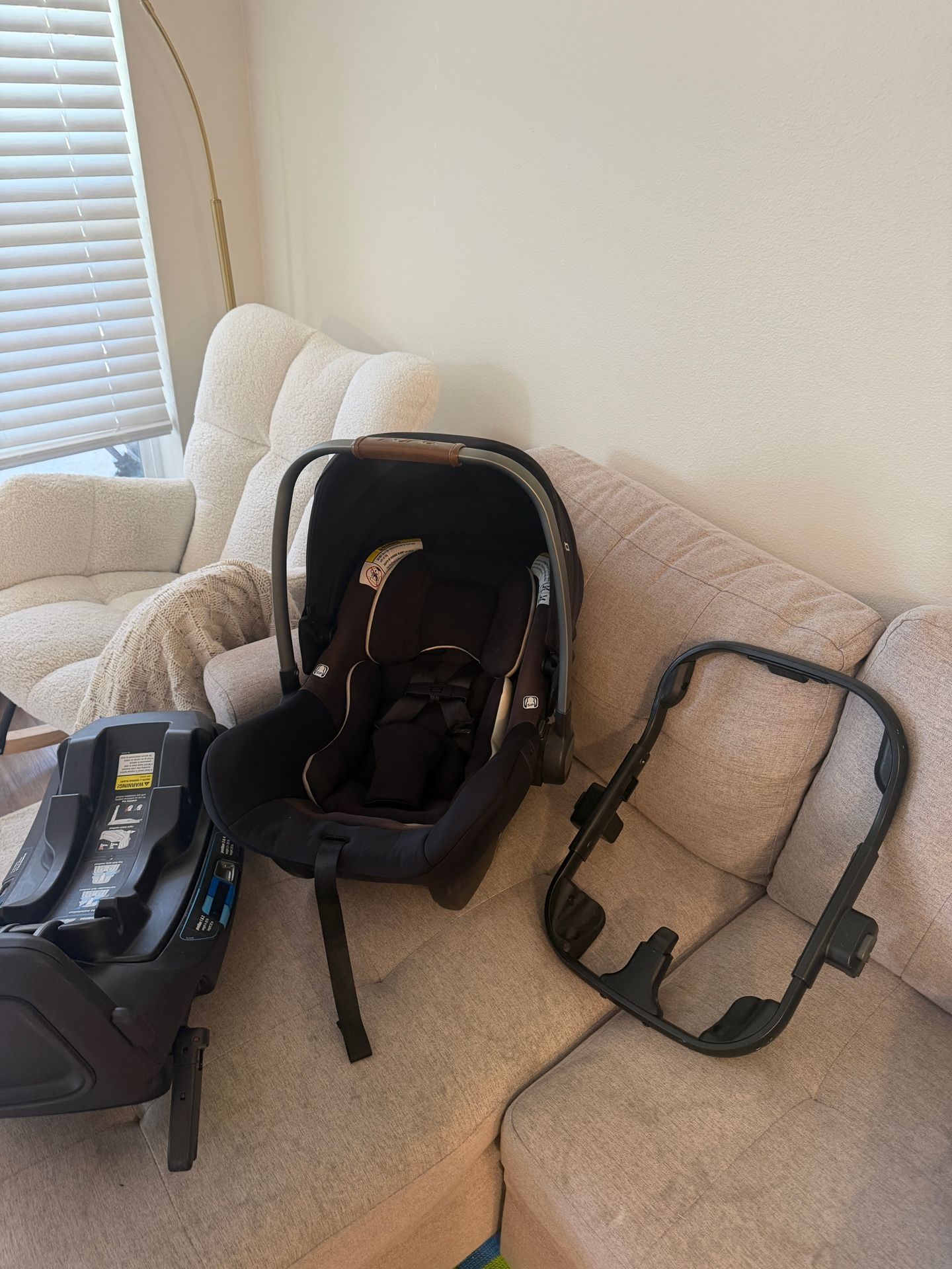 Nuna PIPA Lite R Infant Car Seat + Base + Stroller Adapter (2021)