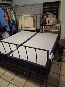 Cama king y boxspring usados y colchón nuevo híbrido 12"