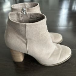 Women’s Suede Boots Size 7.5