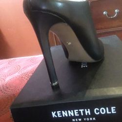 Gorgeous and Rare! Kenneth Cole’s Leather Riley slip on Mule Heels