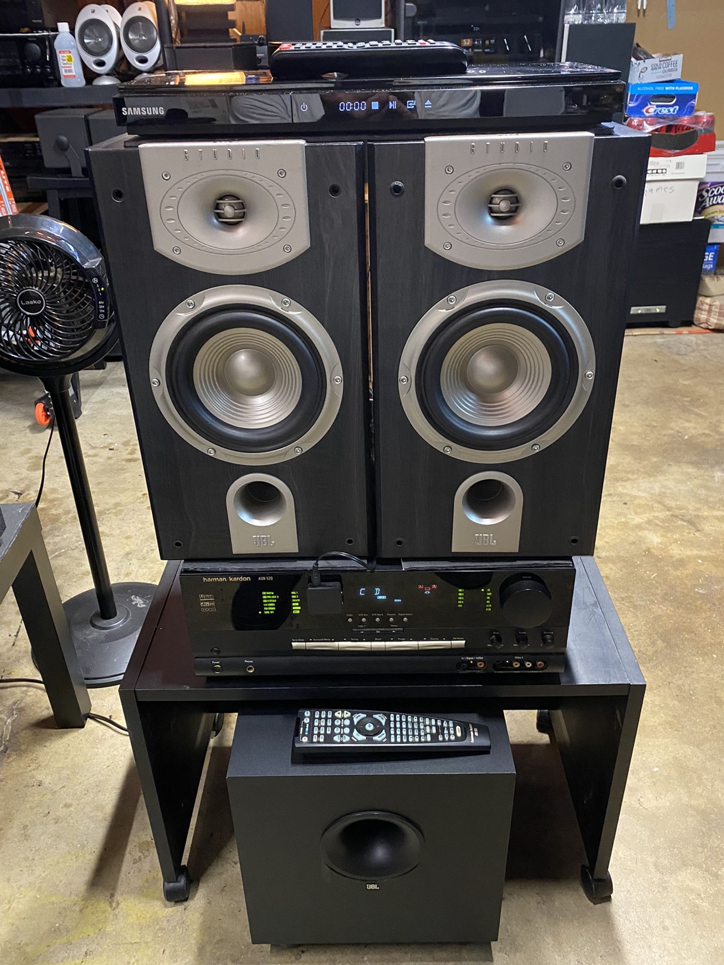 HARMON KARDON STREAMING STEREO MUSIC SYSTEM WITH BLUETOOTH/JBL STUDIO BOOKSHELF SPEAKERS/JBL SUBWOOFER SAMSUNG CD PLAYER/ W/REMOTE CONTROLS🔊.