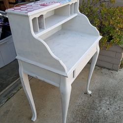 CUTE LITTLE VINTAGE PROJECT DESK