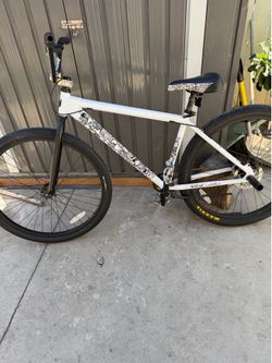 Throne x chad white 29 goon bike
