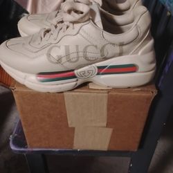 gucci  rhyton retro logo sneakers. size 7
