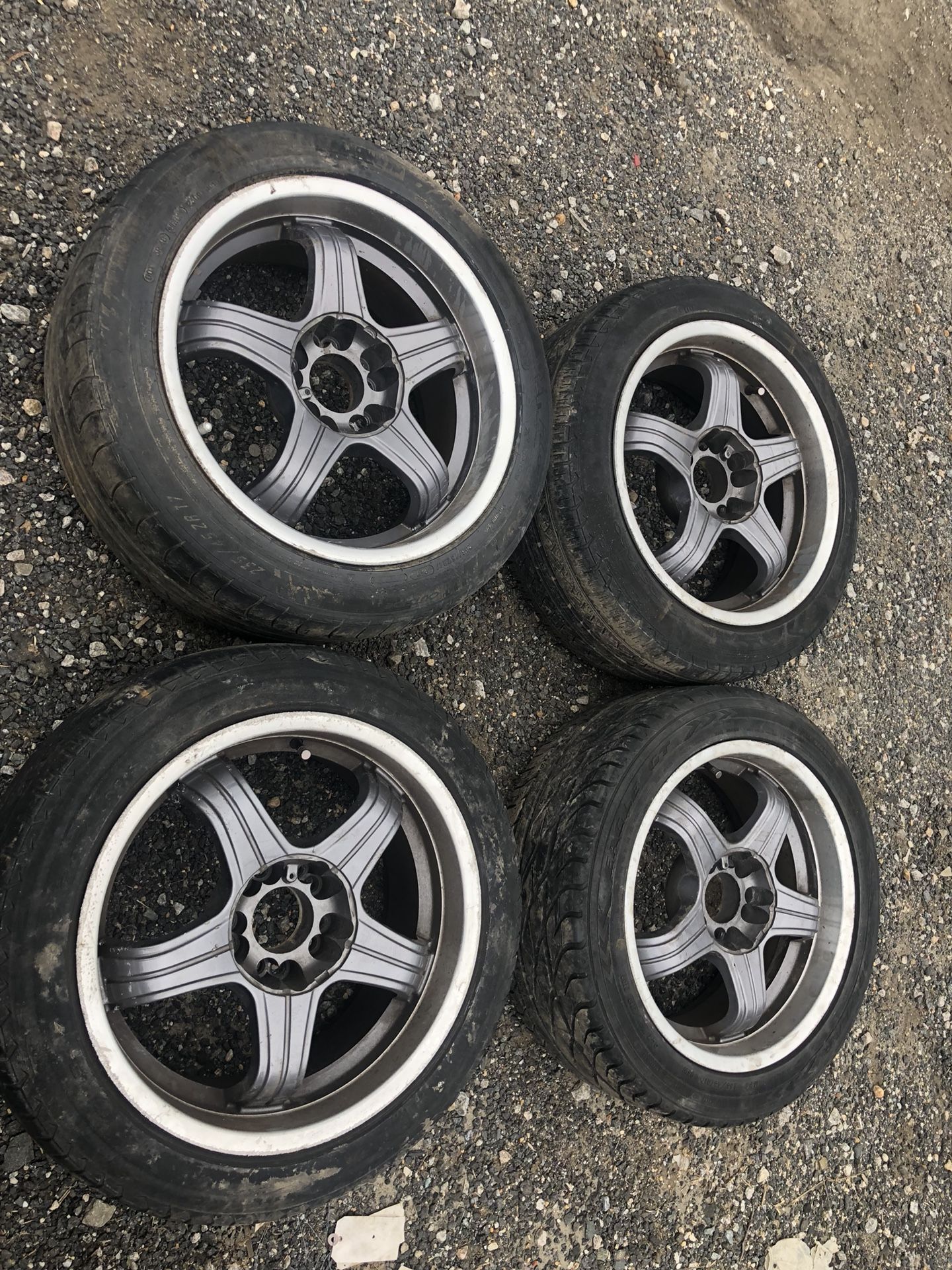 Bmw 525i 2001 Rims plus tires 235/45ZR17