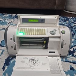 Cricut  CRV001 with Multiple Vinyl & tool Kit