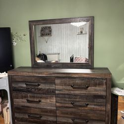 Dresser With Mirror Set Minor Ware !! 