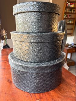 3 Stacking Hat Boxes