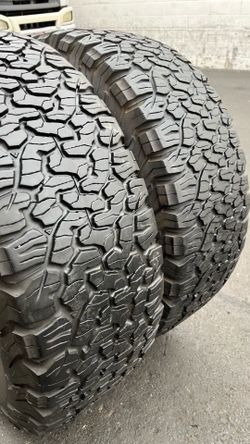I sell 2 BFGOODRICH 315/75/16 tires, it is in very good condition
