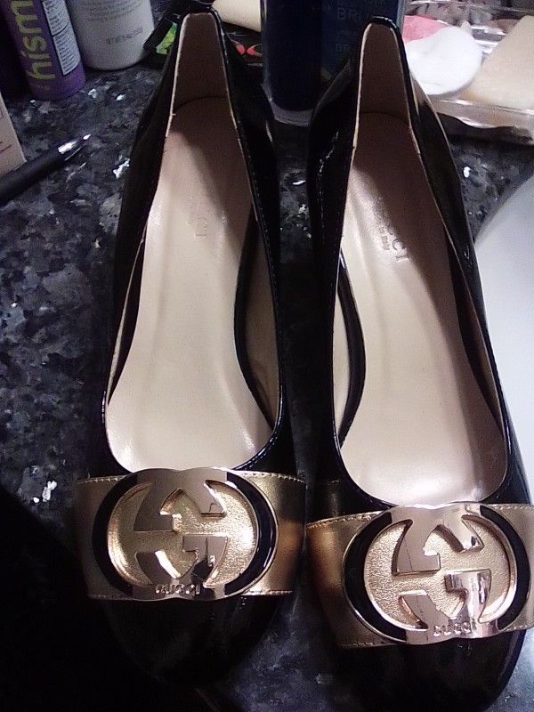 Black Heel Gold Emblum
