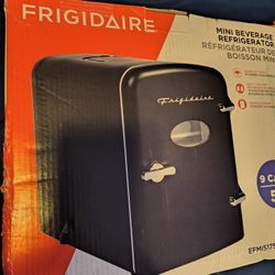 New Mini Fridge 9 Cans Plugs In Car Or House Has Plugs