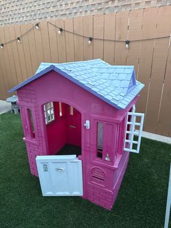 Pink little tikes play house