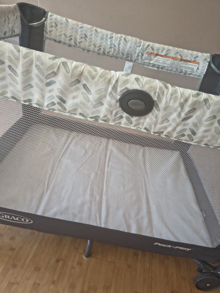Baby Crib/Play Pen 