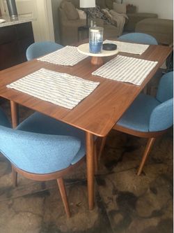 Blue River Westmont and Juno 5-Piece Dining Set with Blue Cushion in Walnut