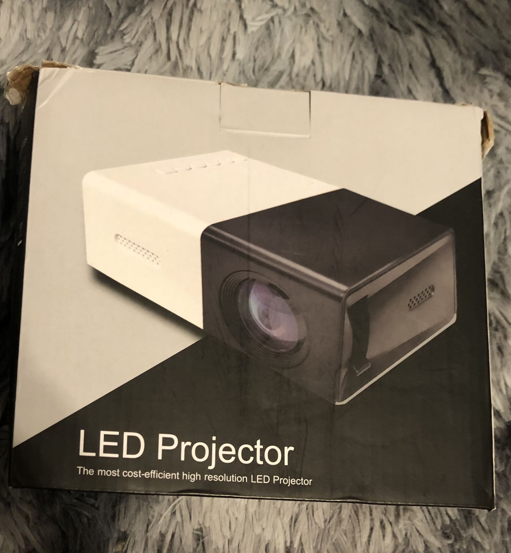 Mini LED Projector 1080p