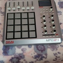 Akai MPD24 Midi Controller