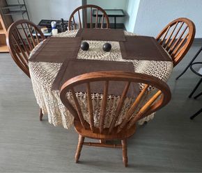Round Oak Dining Table + 4 Windsor Chairs
