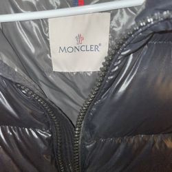 Moncler Maya Black Size 4