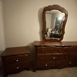 Mahagony Dresser Set w/ Queen Size Headboard 