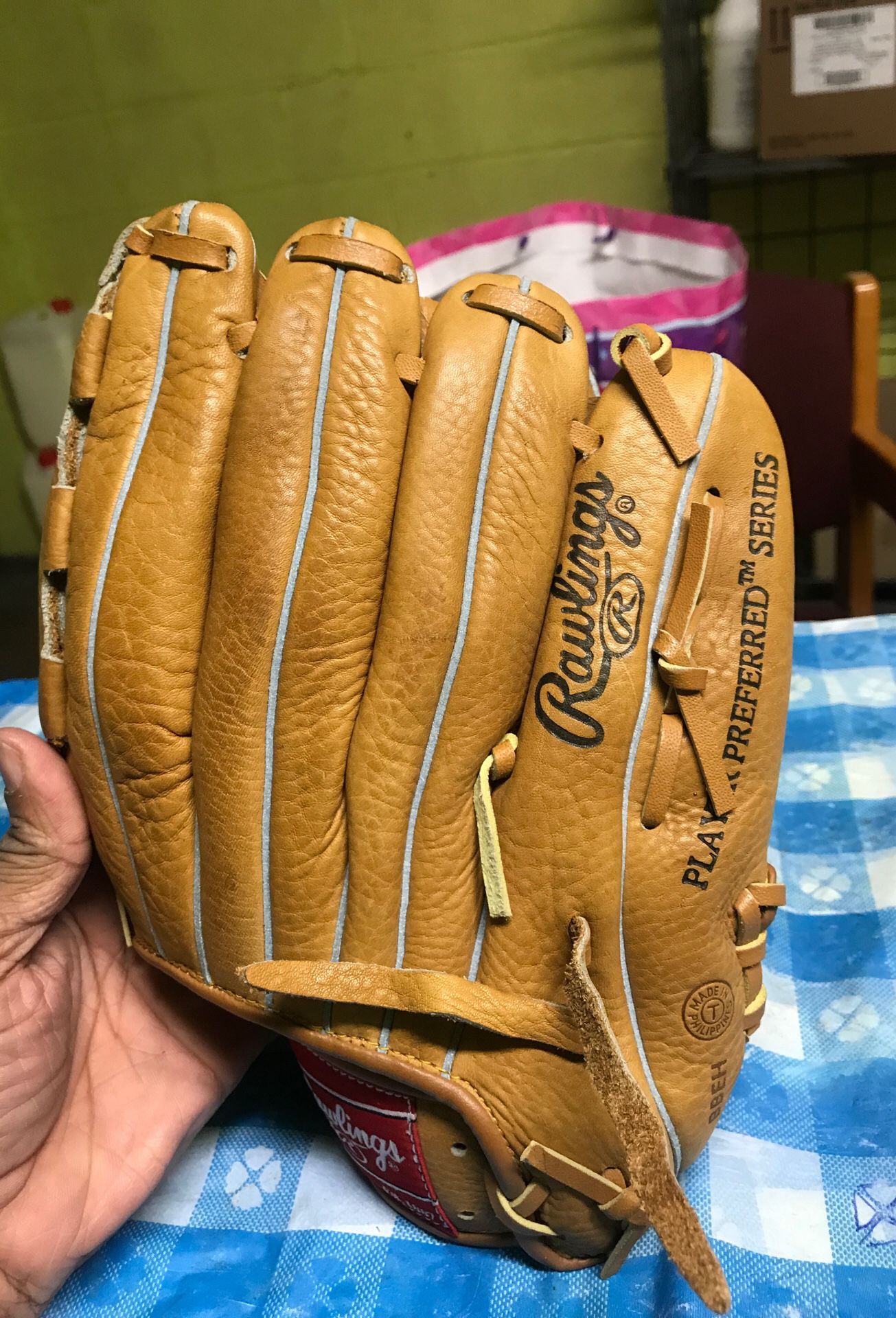 RAWLINGS LEFT HAND GLOVES