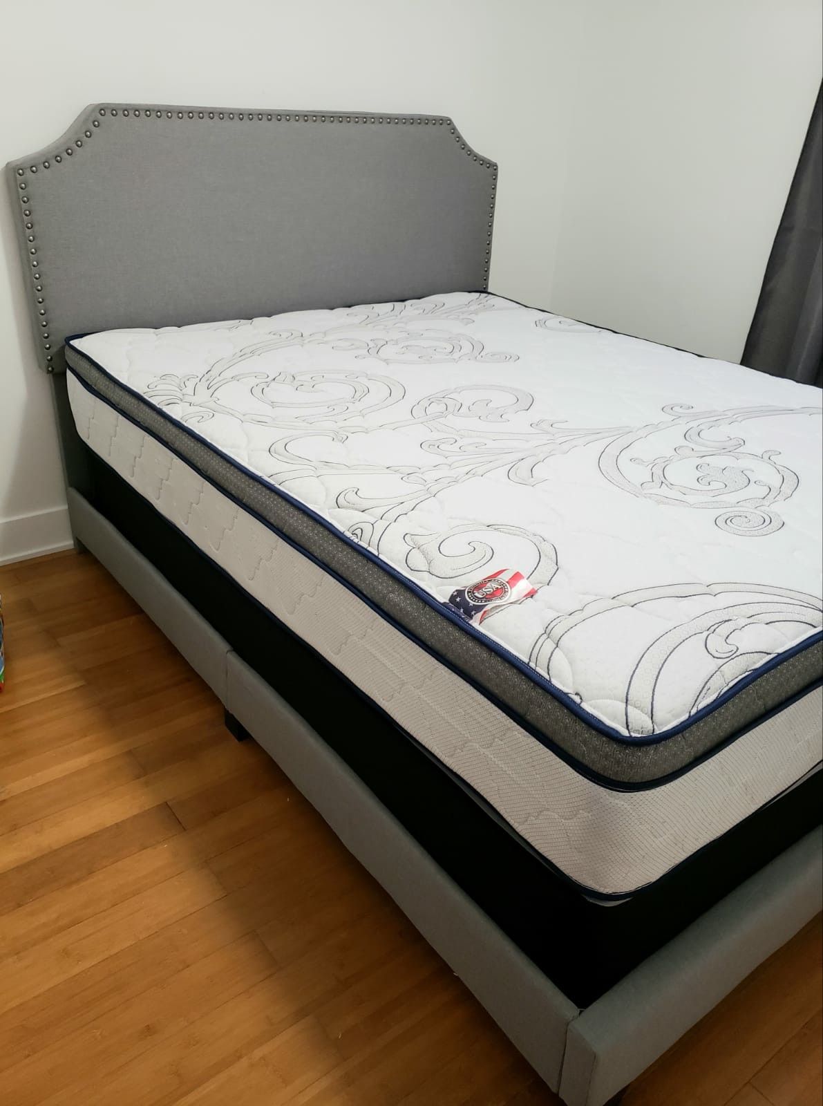 NEW QUEEN PILLOW TOP MATTRESS AND BOX SPRING 😊