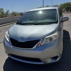 2012 Toyota Sienna