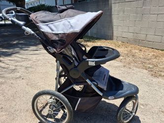 Nice Stroller Great Condition. $$$Deal