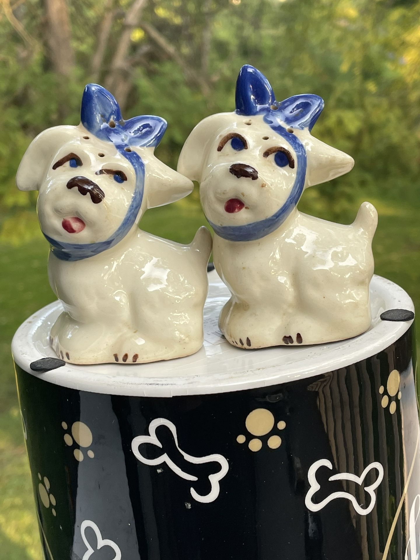 Vintage Grandma Chic Shawnee Mugsy With A Toothache Dog-Salt Shaker