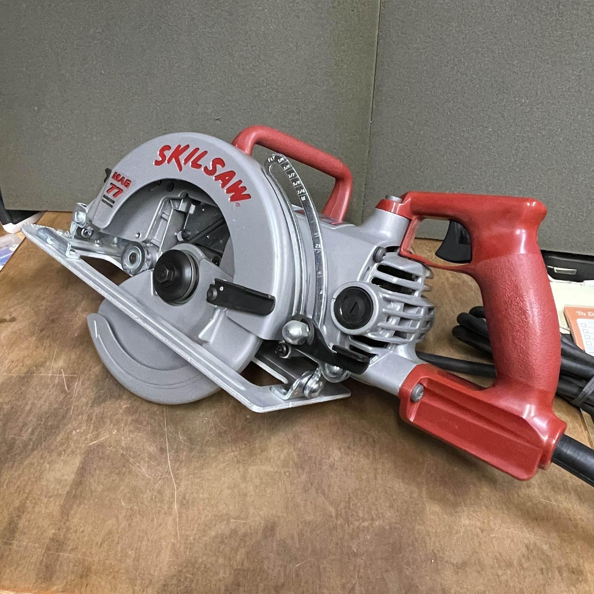 (New) SKILSAW SKIL HD77M 7 1/4 Worm Drive Magnesium Circular Saw Mag 77