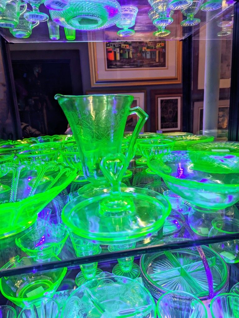1940s HAZEL ATLAS Florentine Design Uranium Glass Pitcher