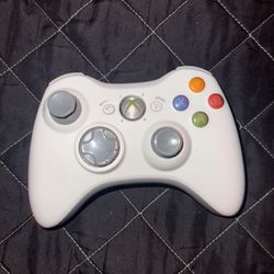 White Xbox 360 Controller 