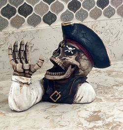 Pirate wine bottle holder