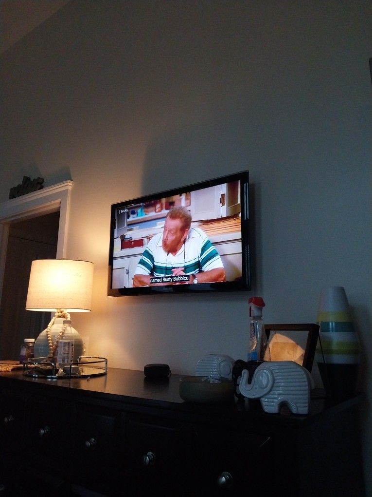 33 Inch Samsung TV