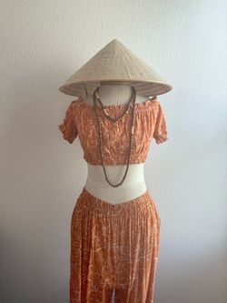 🎋2 Decorative  Vietnamese conical straw hats (Non La),