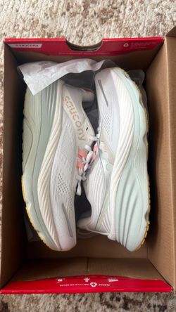 Saucony Hurricane 24