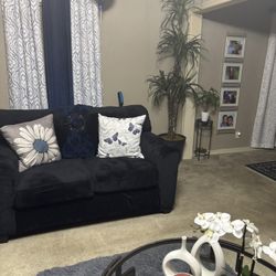 Living Room Set In Really Good Condition 