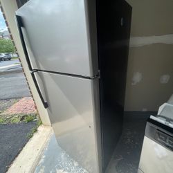 GE-17.5 Cu. Ft. Top-Freezer Refrigerator with Edge-to-Edge Glass Shelves - Stainless Steel