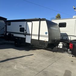 Keystone Hideout Travel Trailer 