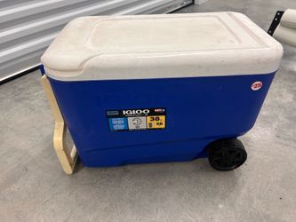 Igloo 38 qt. Wheelie Cool Wheeled Ice Chest Cooler - Blue
