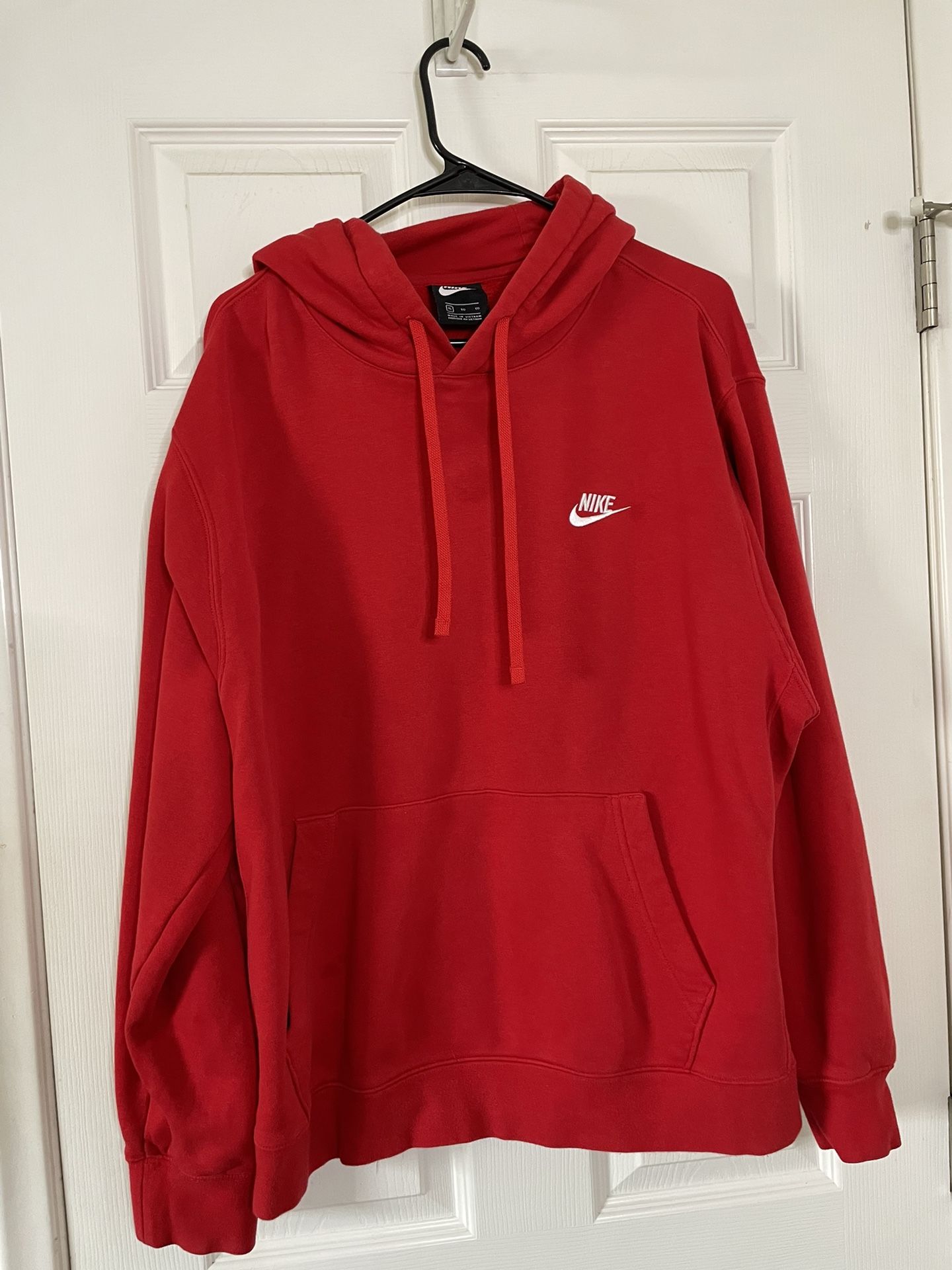 Nike XL Red Sportswear Club Fleece Pullover Hoodie