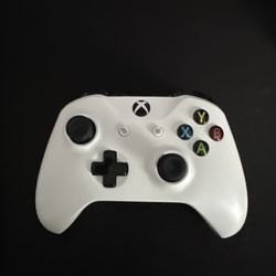 Xbox One Wireless Controller (White) – Excellent Condition