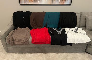 Assortment of women’s size L tops, excellent condition
