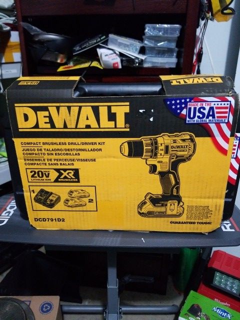 Dewalt compact brushless drill driver kit