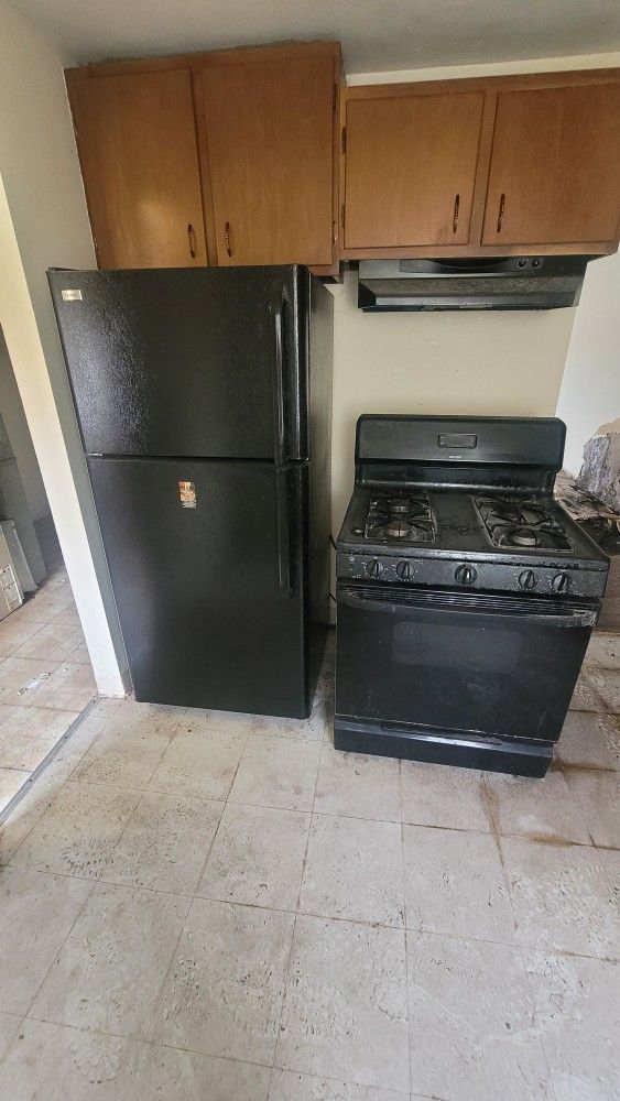 Refrigerator, Stove & Dishwasher 