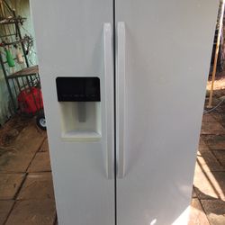 KENMORE FRIDGE WHITE 35.5 IN WIDE 69"TALL 30" DEEP WORKS PERFECT
