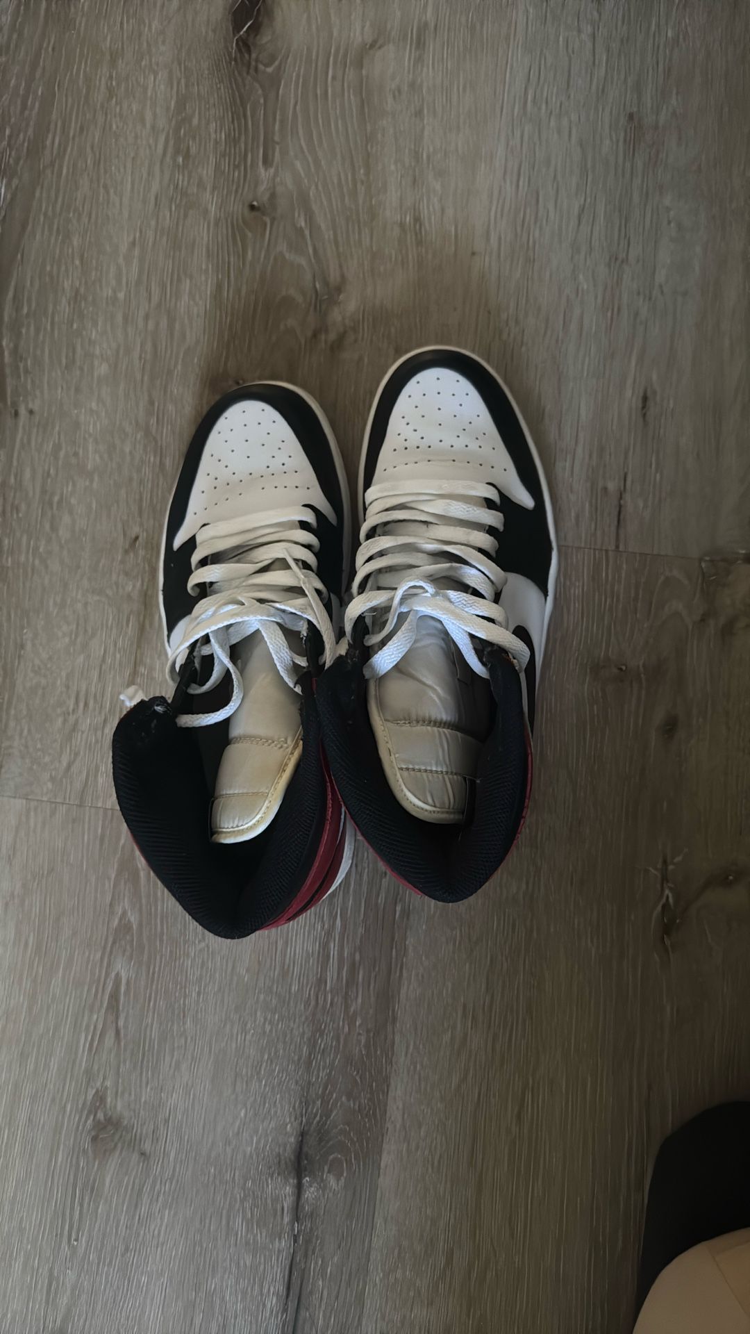Retro Air Jordan 1 Black Toe