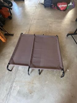 Raised dog bed