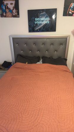Queen bed with dresser/mirror and a nightstand